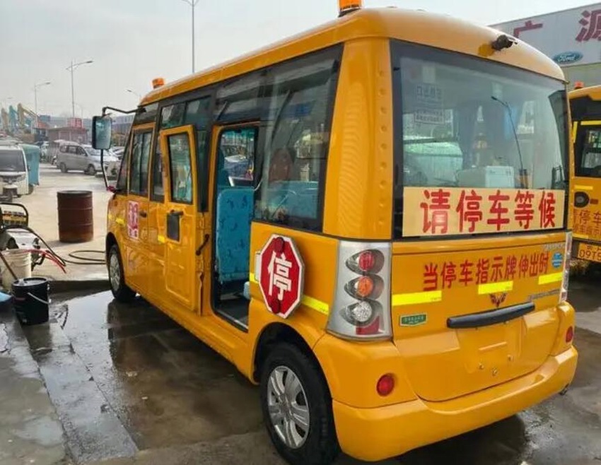 中学生校车