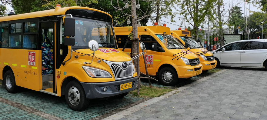 幼儿园校车