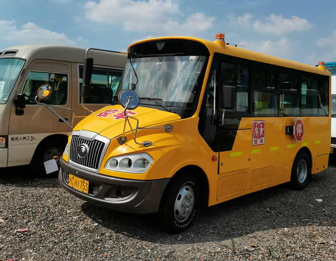 幼儿园校车