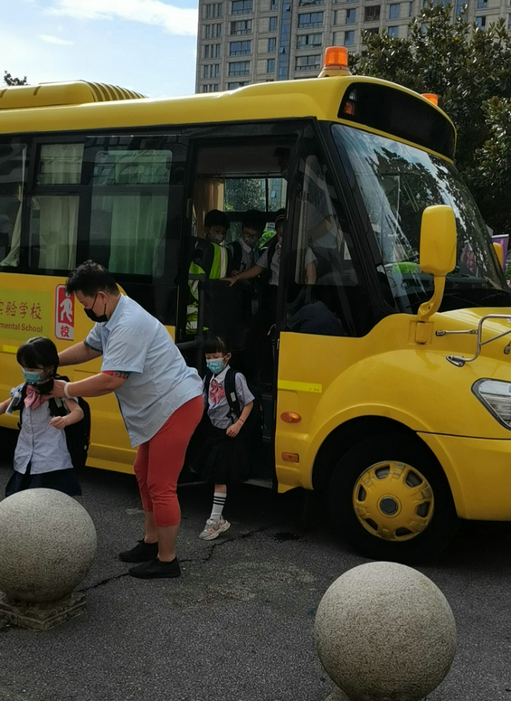幼儿园校车