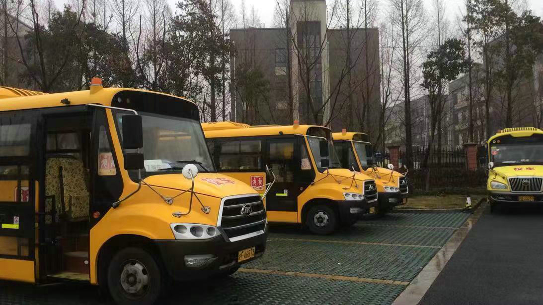 小学生校车